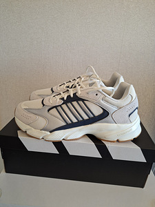 Adidas (1 фото из 3)