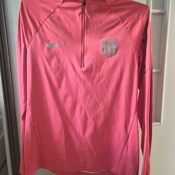 Nike pusa M
