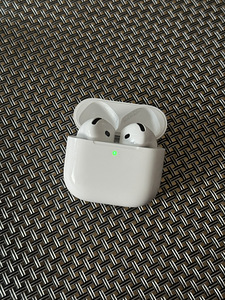 AirPods 4-го поколения (1 фото из 5)