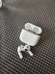 AirPods 4-го поколения (2 фото из 5)