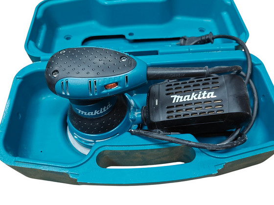 Lihvimasin Makita BO5031 + Kohver