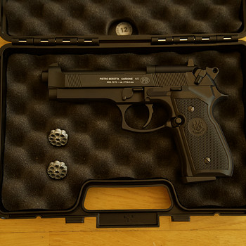 Пневматический пистолет Beretta M92 FS 4,5 мм Diabolo CO₂ Beretta M92 FS