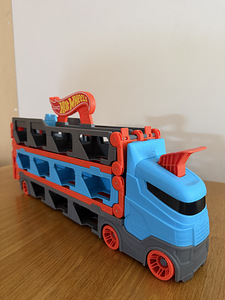 Hot wheels автовоз (1 фото из 3)