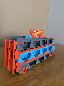 Hot wheels автовоз (2 фото из 3)