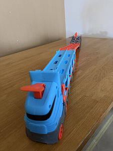 Hot wheels автовоз (3 фото из 3)
