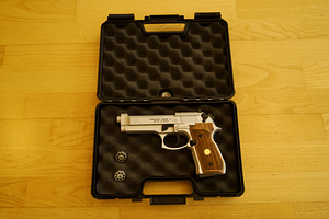 Beretta M92 FS Wood & Nickel 4,5 mm Diabolo CO₂ õhupüstol (1 foto / 10)
