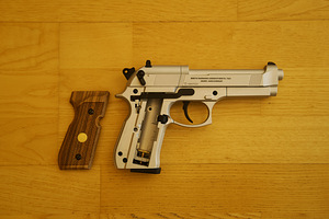 Beretta M92 FS Wood & Nickel 4,5 mm Diabolo CO₂ õhupüstol (3 foto / 10)