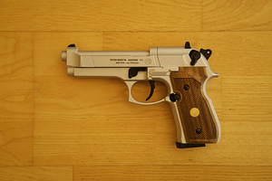 Beretta M92 FS Wood & Nickel 4,5 mm Diabolo CO₂ õhupüstol (4 foto / 10)
