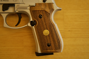Beretta M92 FS Wood & Nickel 4,5 mm Diabolo CO₂ õhupüstol (5 foto / 10)