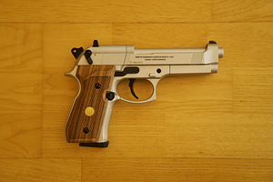 Beretta M92 FS Wood & Nickel 4,5 mm Diabolo CO₂ õhupüstol (6 foto / 10)