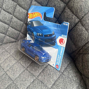 HOTWEELS. NISSAN SKYLINE GT-R (BNR34) (2 фото из 4)