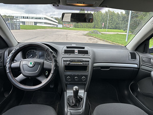 Skoda Octavia (137252 км) 2012 (9 фото из 10)