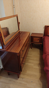 Спальный гарнитур (1 фото из 4)