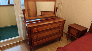 Спальный гарнитур (2 фото из 4)