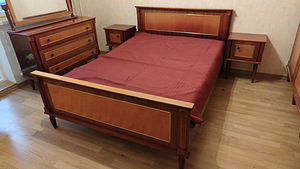Спальный гарнитур (3 фото из 4)