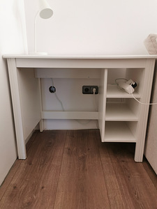 Ikea laud ja led laualamp (3 foto / 5)