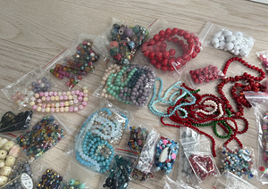 Бусины + резинки для нанизывания (2 фото из 7)