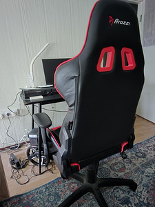 Arvutitool (1 foto / 2)