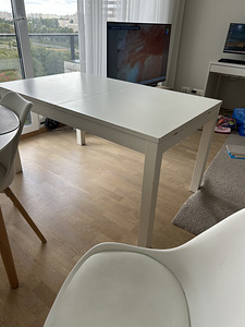 Раздвижной обеденный стол Ikea (2 фото из 3)