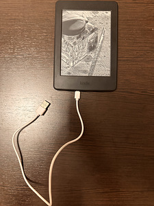 Электронная книга Amazon Kindle Paperwhite 3 (7-е поколение) (1 фото из 8)
