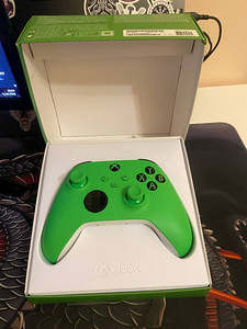 Müün suurepärases seisukorras xboxi mängupuldi (2 foto / 2)