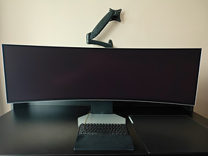 Samsung Odyssey G9 OLED 49" (3 фото из 9)