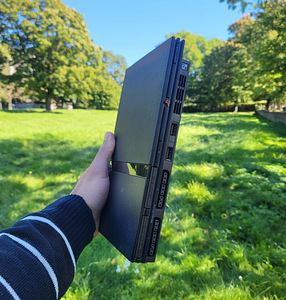Sony PlayStation 2 Slim (1 фото из 1)