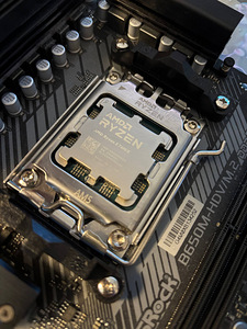 Комплект Ryzen 5 7600X + Asrock B650M (1 фото из 2)