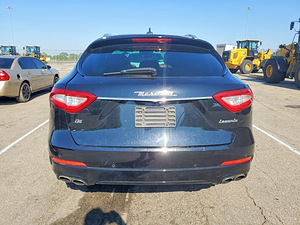 Maserati Levante 2017 (6 фото из 13)