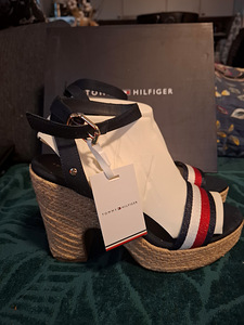 Женские туфли (3 фото из 5)