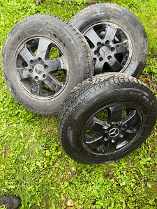 Mercedes-Benz Sprinter 16" литые диски + шипованные шины 6×130 (1 фото из 3)