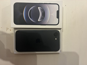 iPhone 16e 128gb черный (2 фото из 3)