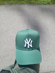 Новая кепка New Era ESSENTIAL E-FRAME (1 фото из 6)