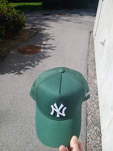 Новая кепка New Era ESSENTIAL E-FRAME (5 фото из 6)