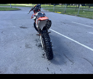 Enduro mootorsõiduk (4 foto / 5)
