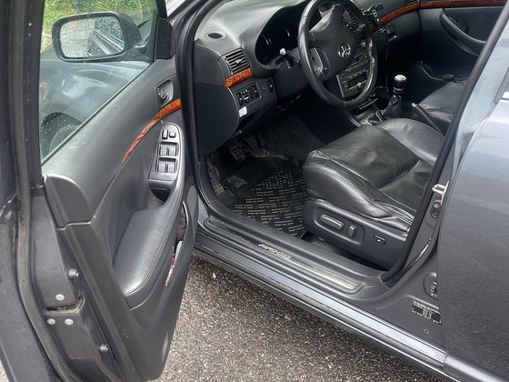 TOYOTA AVENSIS
