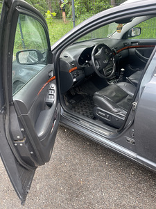 TOYOTA AVENSIS (1 foto / 7)