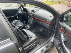 TOYOTA AVENSIS (4 foto / 7)