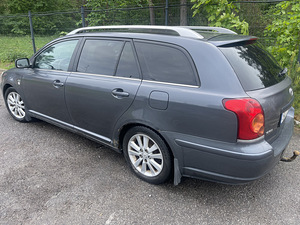 TOYOTA AVENSIS (6 foto / 7)