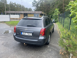 TOYOTA AVENSIS (7 foto / 7)