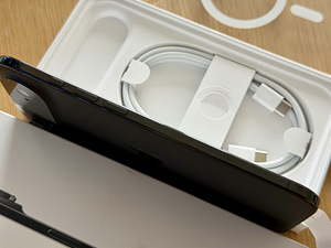 Apple iPhone Air Black 256GB uueväärne. Aku 100% Gar 09.2027 (2 foto / 8)