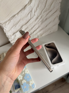iPhone 15 pro 256gb (6 foto / 10)