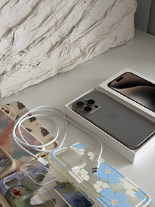 iPhone 15 pro 256gb (10 foto / 10)