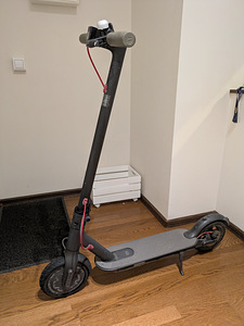Самокат Xiaomi M365 (2 фото из 3)