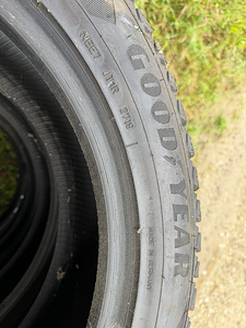 Goodyear UltraGrip Ice Arctic (3 фото из 6)