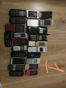 Retro telefon (1 foto / 2)