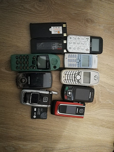 Retro telefon (2 foto / 2)