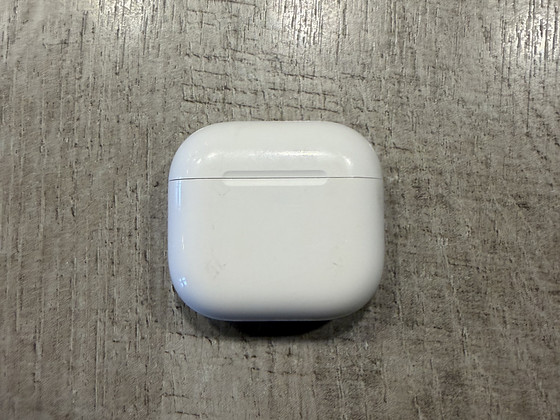 AirPods 4 case