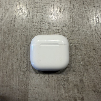 AirPods 4 case