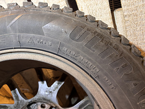 Зимняя резина/шины 215/65R16 Nissan original диски (2 фото из 6)